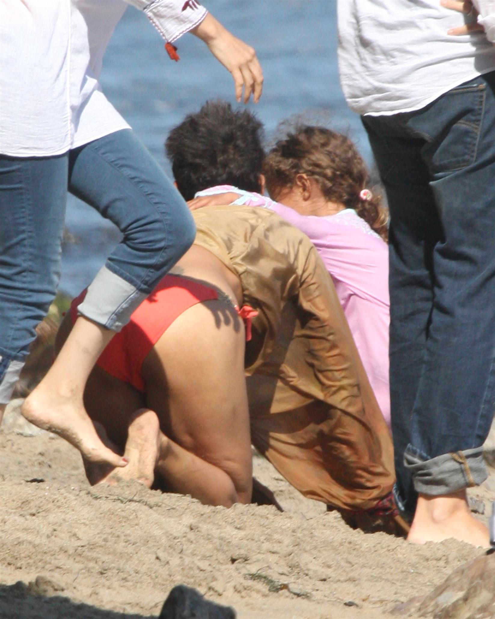 Halle Berry spends her 45th birthday on Malibu Beach photos | Picture 59751